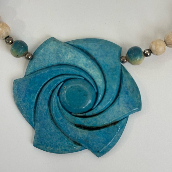 Vintage Flower Necklace - Picture 6 of 7